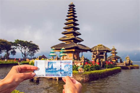 Where to exchange money in Bali .